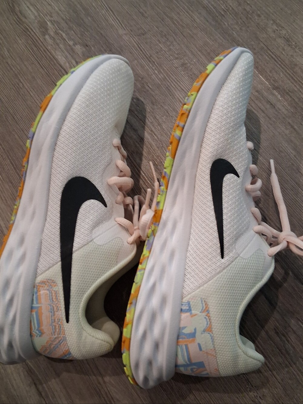 Women's Nike Revolution 6 Next Nature Premium running shoes Size 7.5
